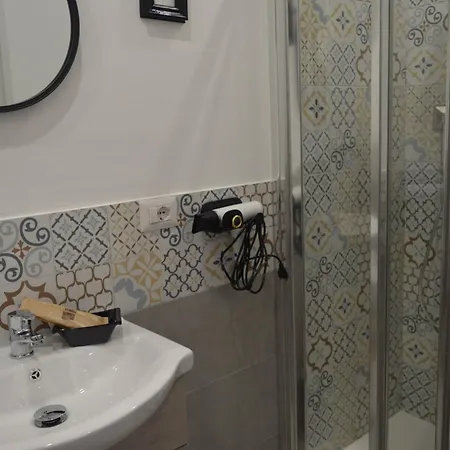 Πανσιόν Geometric Art