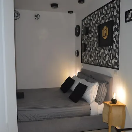 Geometric Art Πανσιόν 4*