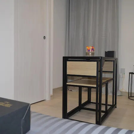 Πανσιόν Geometric Art 4*