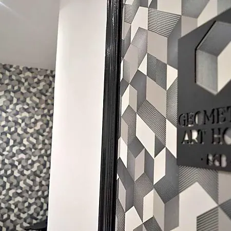 Geometric Art Konukevi Bari
