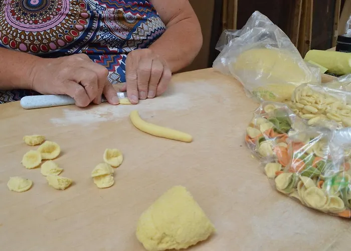 ゲストハウス Geometric Art バーリ