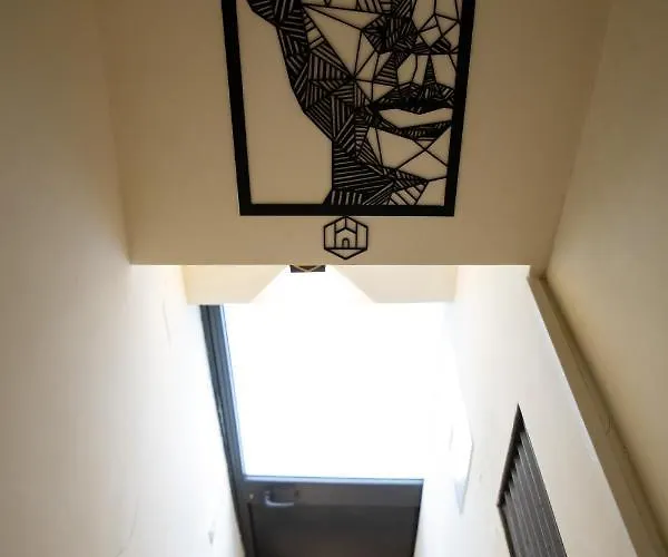 Geometric Art ゲストハウス バーリ