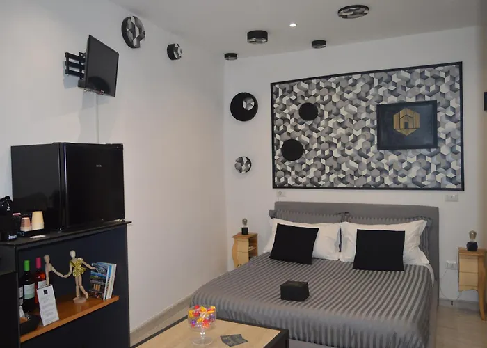 ゲストハウス Geometric Art