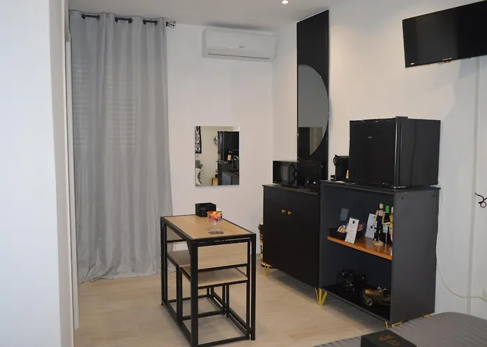 Geometric Art ゲストハウス バーリ